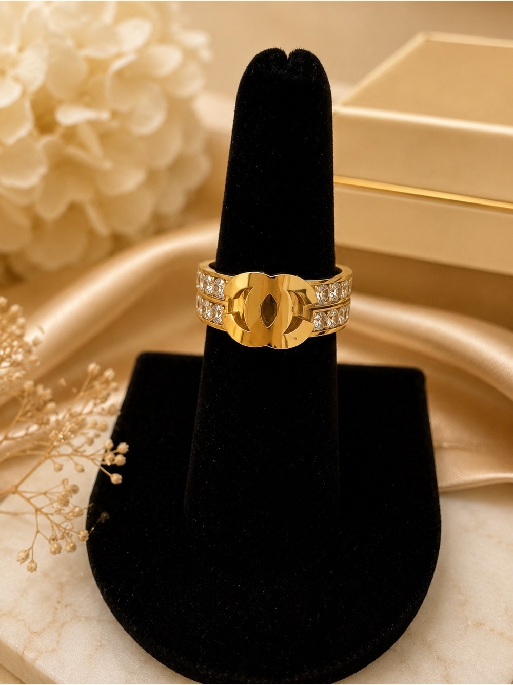 Gold-Tone Interlocking C’s Crystal Ring – Size 6